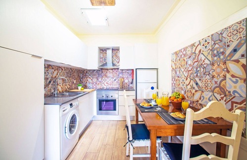 Mem Moniz House | Lovely apartment in villa for 3 people with pool, A/C, WIFI, TV and terrace