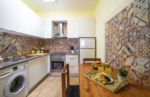 Mem Moniz House | Lovely apartment in villa for 3 people with pool, A/C, WIFI, TV and terrace