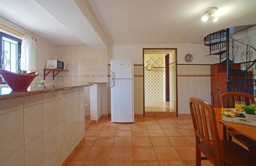 Mem Moniz House | Lovely apartment in villa for 4 people with A/C, WIFI, pool, TV, terrace and panoramic view