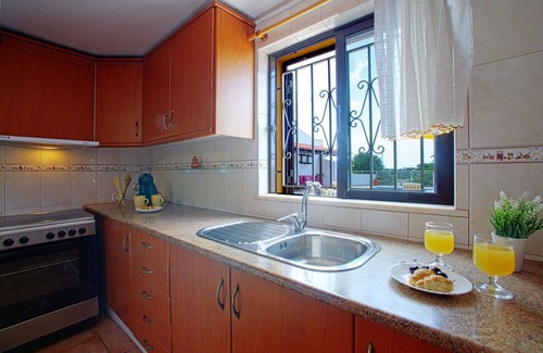 Mem Moniz House | Lovely apartment in villa for 4 people with A/C, WIFI, pool, TV, terrace and panoramic view