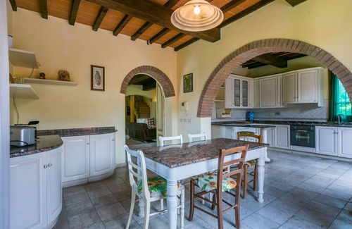 Fucecchio Villa | Lovely apartment in villa for 15 people with WIFI, A/C, private pool, hot tub, TV and pets allowed