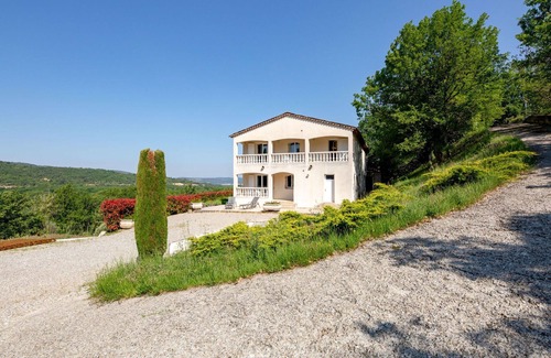 Bauduen Villa | Lovely apartment in villa for 6 guests with WIFI, TV, balcony, pets allowed and panoramic view