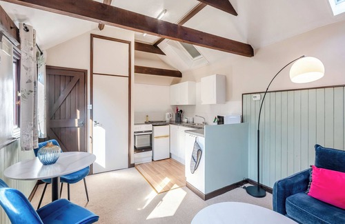 Colchester Cottage | Lovely barn in a beautiful setting with swimming pool.