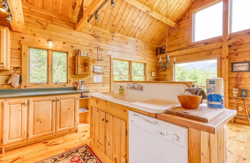 Franconia Cabin | Lovely cabin home with mountain views, direct access to ski and snowshoe trails