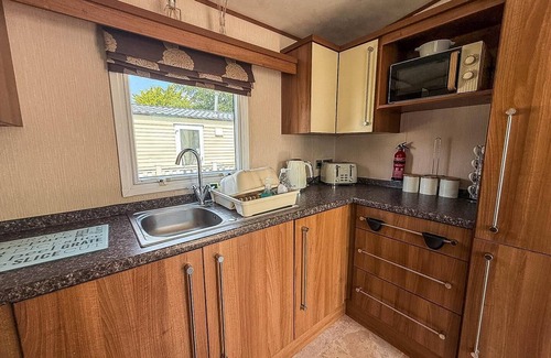 Mappleton House | Lovely caravan for hire with decking at Skipsea Sands in Yorkshire ref 41015WF