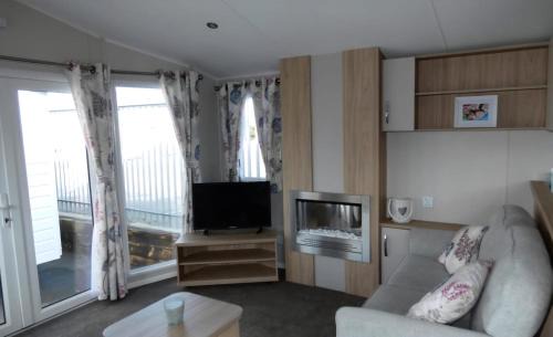 Saxmundham Other | Lovely Caravan With Free Wi-Fi At Carlton Meres Holiday Park Ref 60034O