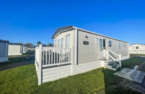 Saxmundham House | Lovely caravan with decking at Carlton Meres Holiday Park in Suffolk ref 60023CH