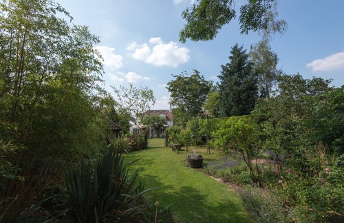 New Forest District Cottage | Lovely cottage & garden. 5 min drive from Paultons Park, home of Peppa Pig