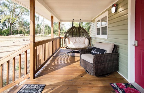 Waycross Cottage | Lovely cozy cottage with AC in charming Waycross