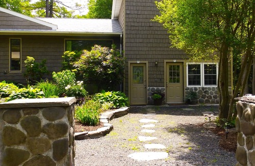 Saugerties Apartment | Lovely Creekside Duplex Close To Woodstock And Saugerties