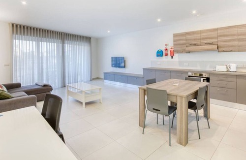 Pieta Apartment | Lovely designer 3BR Apt w/Private Terrace with BBQ