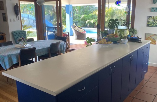 City Beach House | Lovely family home close to beach, opposite large parkland.