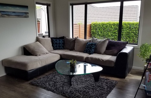 Stoke House | Lovely Family Home in Quiet Country Feel Subdivision with Cat & Fish