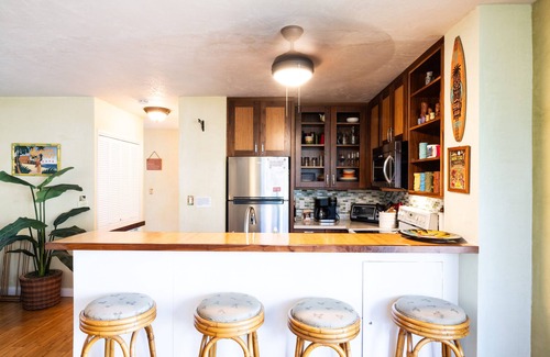 Kailua-Kona Condo | 🌴Lovely garden unit with partial ocean view from the lanai. Well equipped🌴