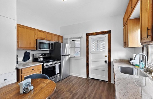 Downtown Albuquerque House | Lovely Historic 2bd/1ba home across from park, AC