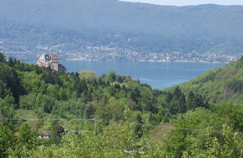 Bluffy House | Lovely holiday home in Bluffy above the Chateau de Menthon