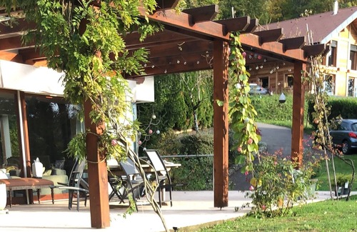 Bluffy House | Lovely holiday home in Bluffy above the Chateau de Menthon
