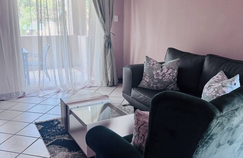Die Hoewes House | Lovely home away from home with WiFi located at an Estate in Centurion.