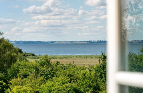 Gjøl House | Lovely home in Aabybro with kitchen