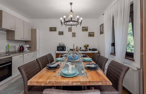 Delnice House | Lovely home in Brod na Kupi with kitchen