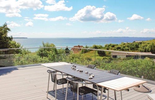 Handrup Strand House | Lovely home in Ebeltoft with WiFi