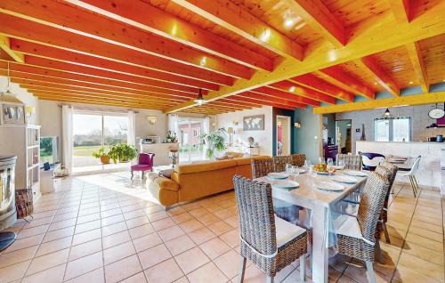 Saint-Jean-d'Eyraud House | Lovely Home In Eyraud-Crempse-Maurens