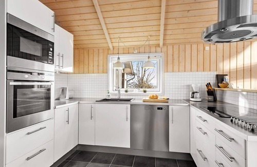 Ristinge House | Lovely home in Humble with WiFi