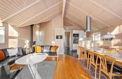 Ristinge House | Lovely home in Humble with WiFi