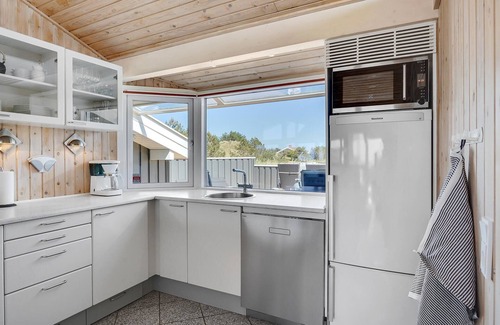 Grønhøj House | Lovely home in Løkken with kitchen