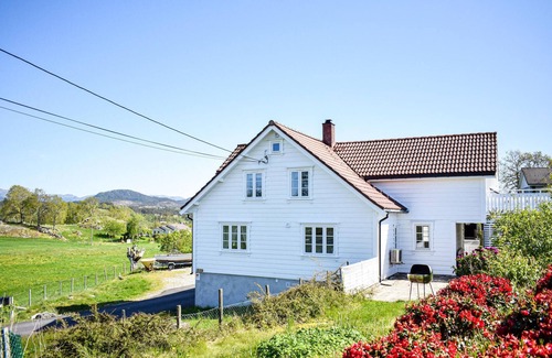 Sveio House | Lovely home in Valevåg with WiFi