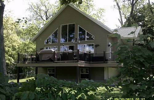 Delavan Lake House | Lovely Home With Lake Views