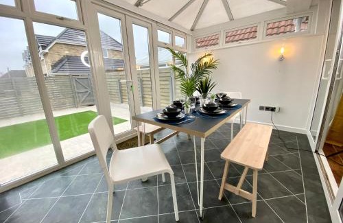 Poole House | Lovely house in a great location with Parking, WiFi & Smart TV - Near Poole & Bournemouth