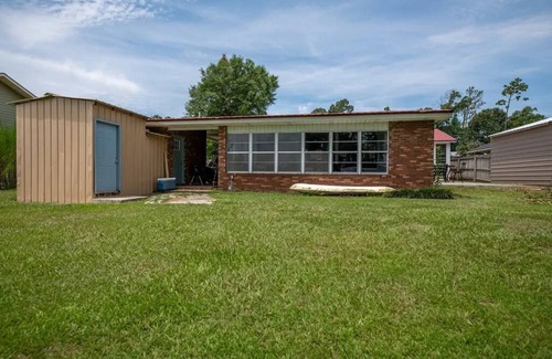 Donalsonville Cabin | Lovely Lakefront Cabin located on Lake Seminole