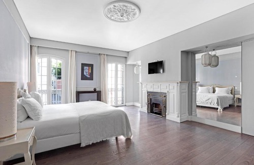Lisbon Old Town House | Lovely Private Suites in Central Lapa