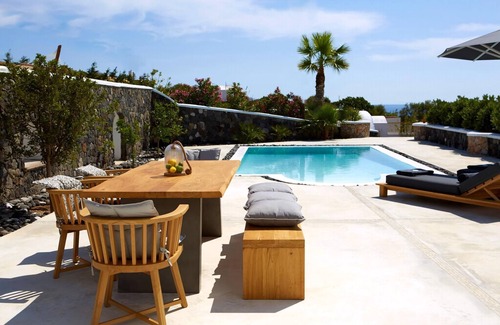 Exo Gialos Villa | Lovely Santorini Villa | 3 Bedrooms | Villa Petra | Private Pool