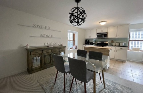 Lake View East Condo | Lovely Spacious Condo w/Private Patio