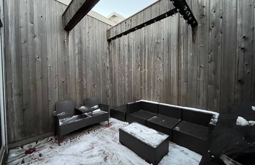 Lake View East Condo | Lovely Spacious Condo w/Private Patio