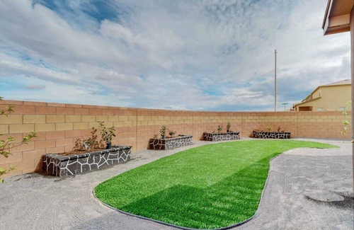 Rio Rancho House | Lovely spacious home, king size bed, fast speed Wi-Fi, large TVs in all rooms