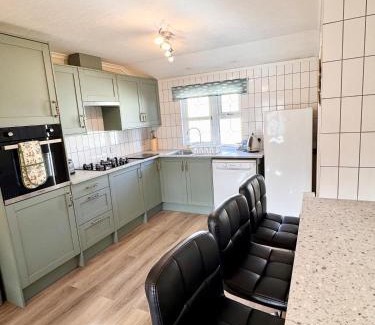 Aldborough House | Lovely spacious lodge on Trimingham house caravan park, near Cromer and Mundesley