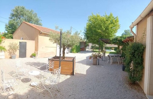Paluds de Noves Apartment | Lovely studio in Provence