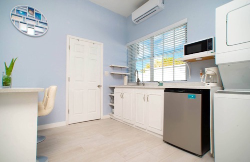 East End Apartment | Lovely Studio Apt Near Ocean w/Private Deck + BBQ