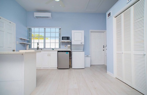 East End Apartment | Lovely Studio Apt Near Ocean w/Private Deck + BBQ