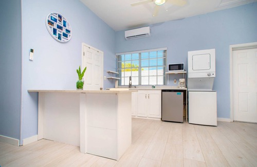 East End Apartment | Lovely Studio Apt Near Ocean w/Private Deck + BBQ