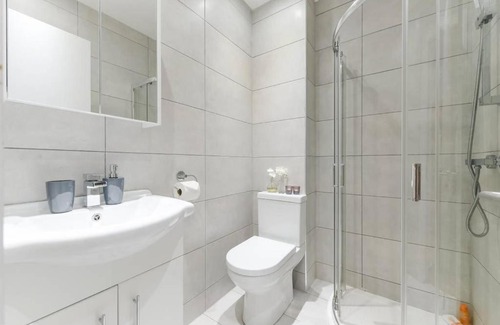 South Bermondsey Apartment | Lovely Studio in London 3rd fl 3ppl long and short