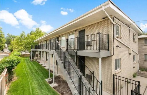 Liberty Wells Apartment | Lovely top floor corner apt in trendy SugarHouse