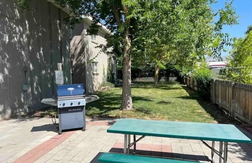 Liberty Wells Apartment | Lovely top floor corner apt in trendy SugarHouse