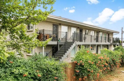 Liberty Wells Apartment | Lovely top floor corner apt in trendy SugarHouse