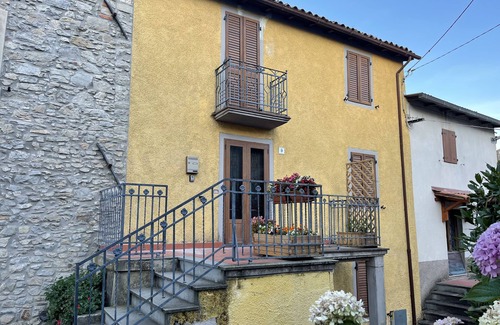 Molazzana House | Lovely Tuscan Mountain Retreat - Enjoy Italian Village Life!