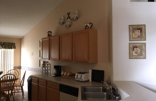 Eagle Pointe South Villa | Lovely Villa, Sw Lakeside Position, Private Screened Pool, Games Room, Internet