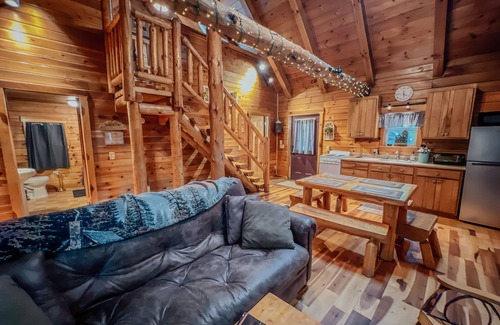 Laurelville Cabin | Lovers Loft Cabin in Hocking Hills